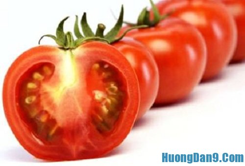 Hướng dẫn cách tẩy ria mép bằng cà chua hiệu quả